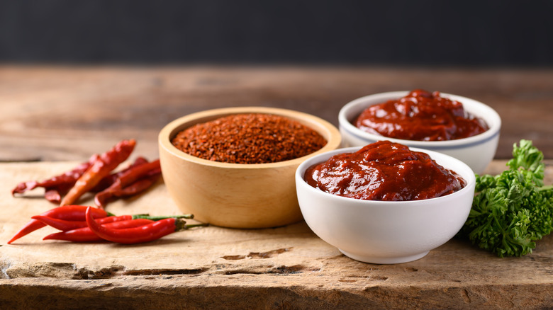 Chile paste and chile powder