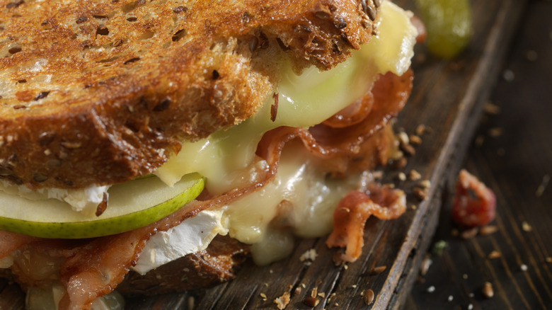 grilled cheese with pear close up