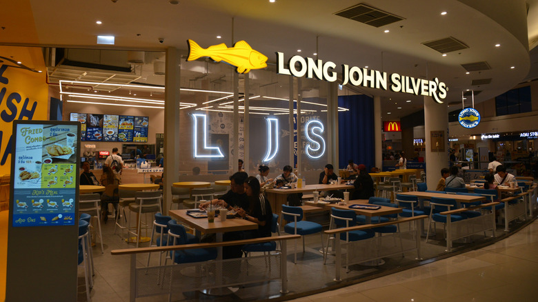 a long john silver's restaurant inside a shopping mall