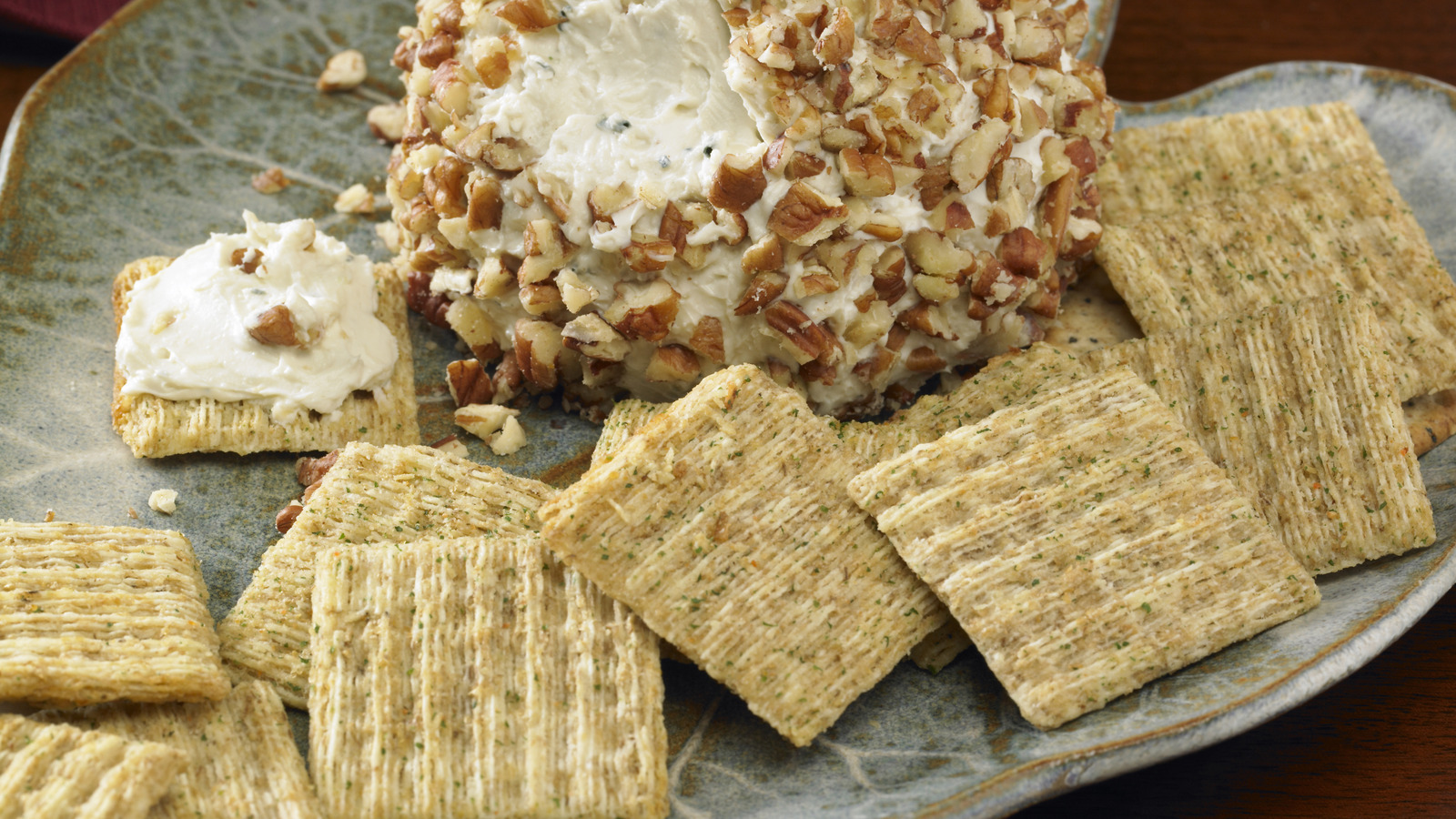 The First Cracker Made By Electricity Is Still A Popular Brand Today (& Hasn't Changed A Bit)