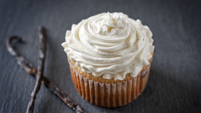 Cupcake with frosting and vanilla beans