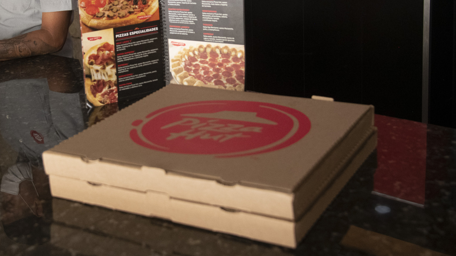 The Forgotten Pizza Hut Menu Item Meant To Compete With Subway