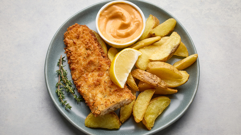 plate of fish and chips