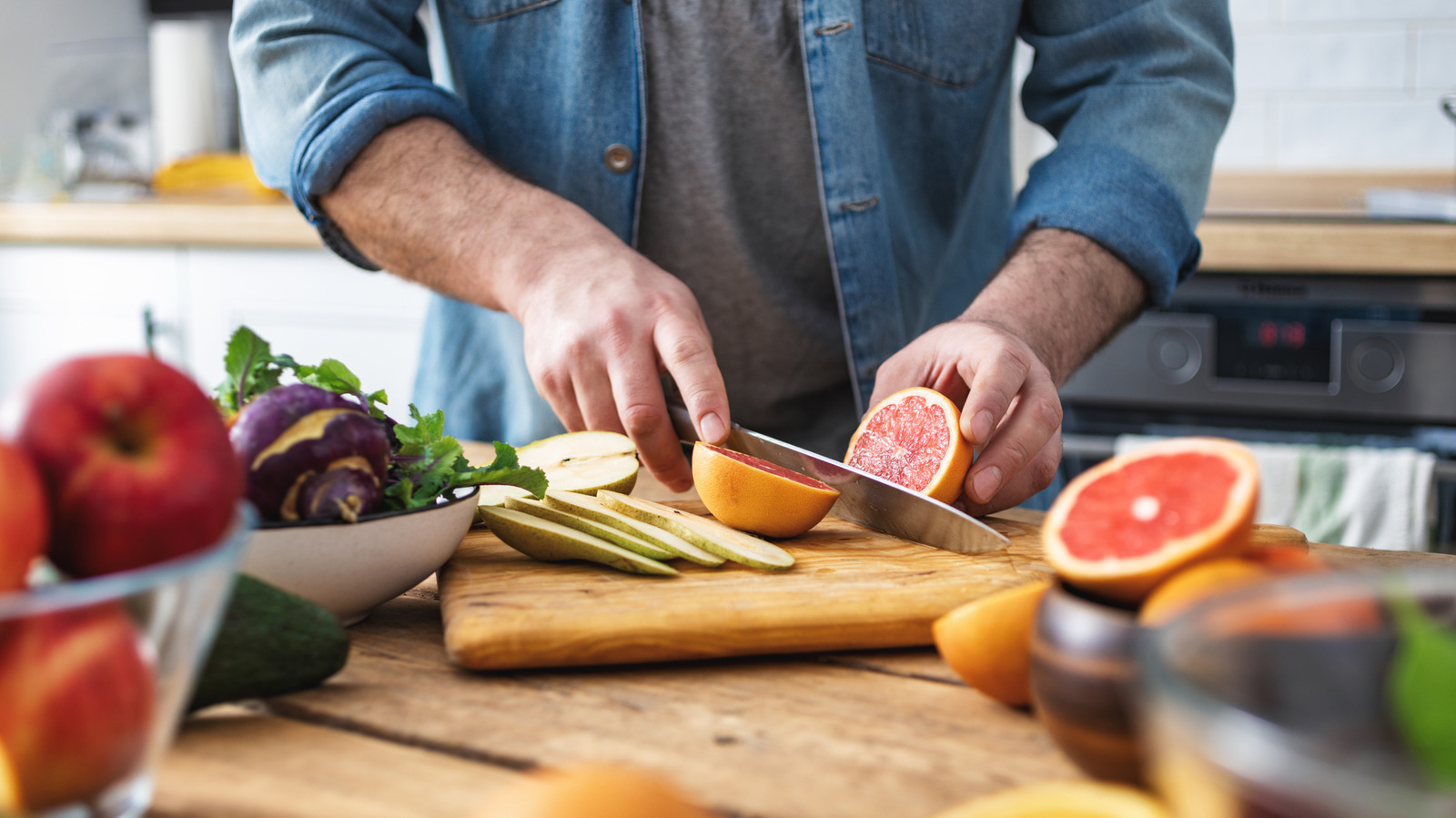 The Fruits You Really Shouldn't Cut Ahead Of Time