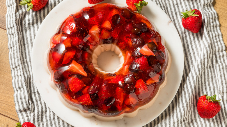 gelatin dessert with strawberries 
