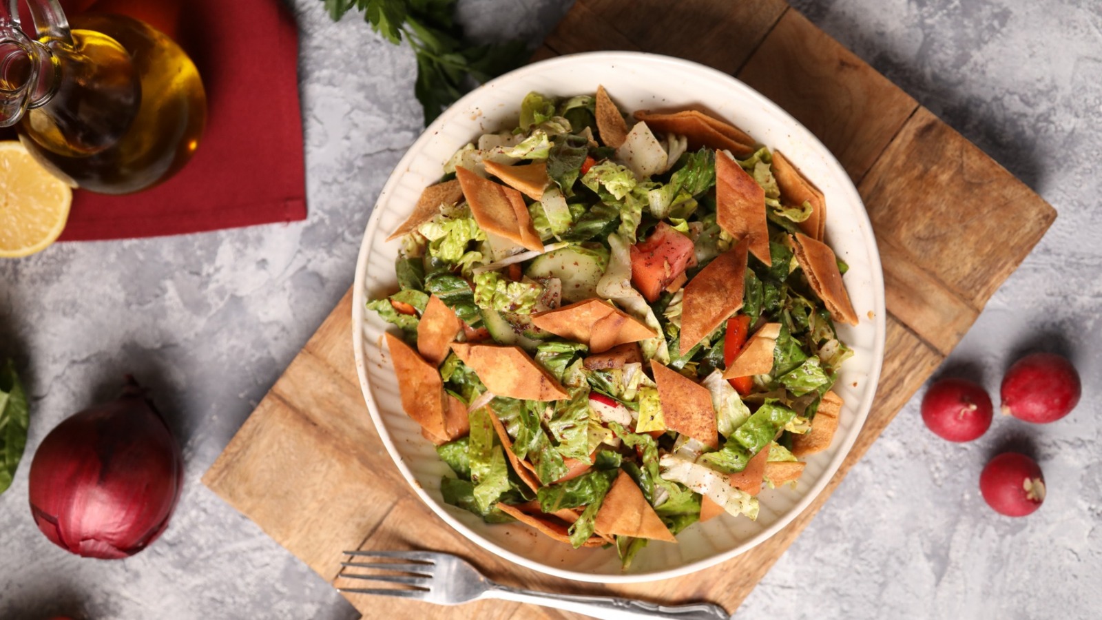 The Fun New Way To Enjoy Fattoush Salad Is To Scoop It With Pita Chips