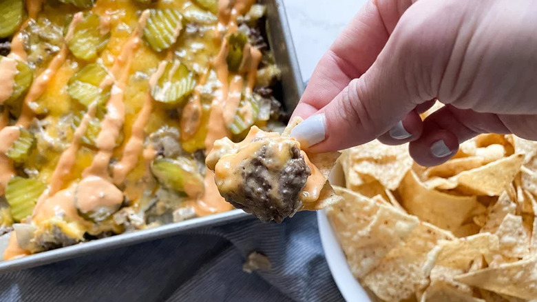 cheeseburger dip with chips