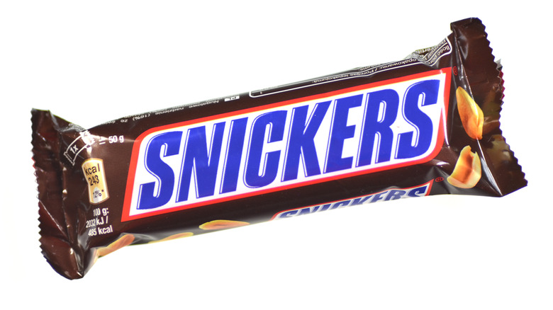 A single regular-sized Snickers bar against a white background