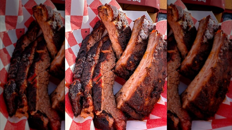 Brisket and ribs on red-and-white paper