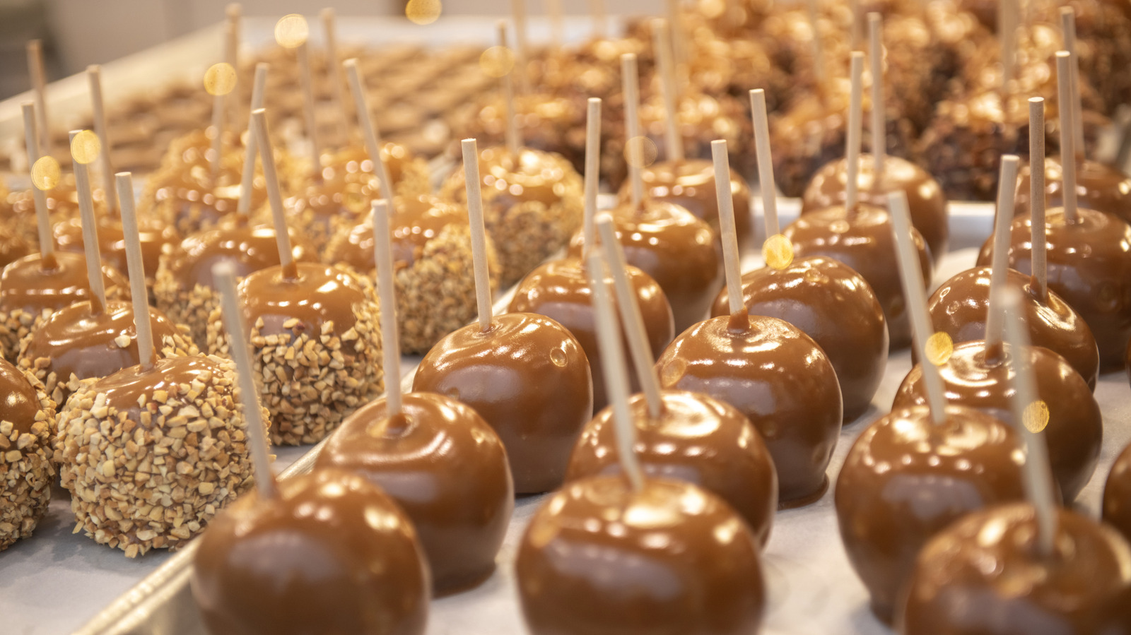 The Hands-Down Best Apple Varieties For Caramel Apples (Not Just Granny Smith)