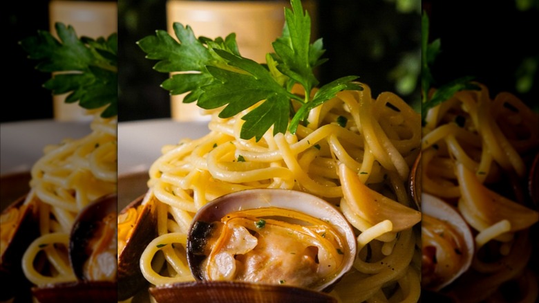 Spaghetti con Vongole with clams