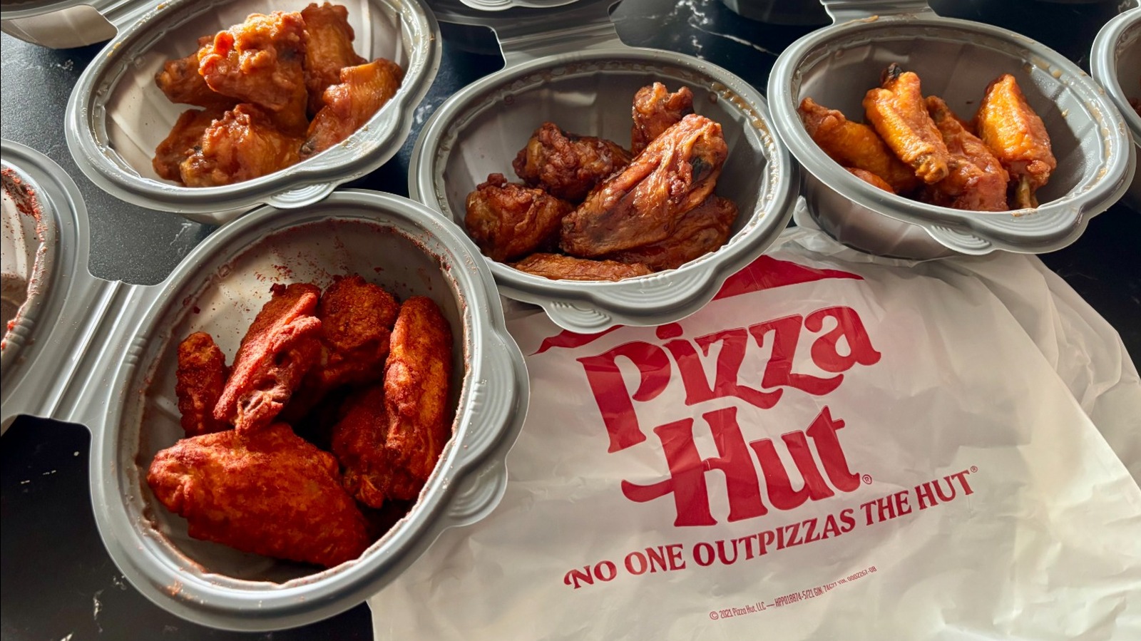 The Hands-Down Best Pizza Hut Wings Flavor Outshines All The Spicy Ones