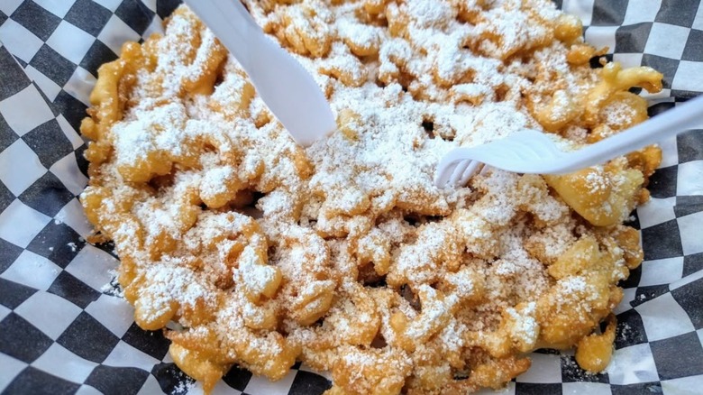 Funnel cake with sugar