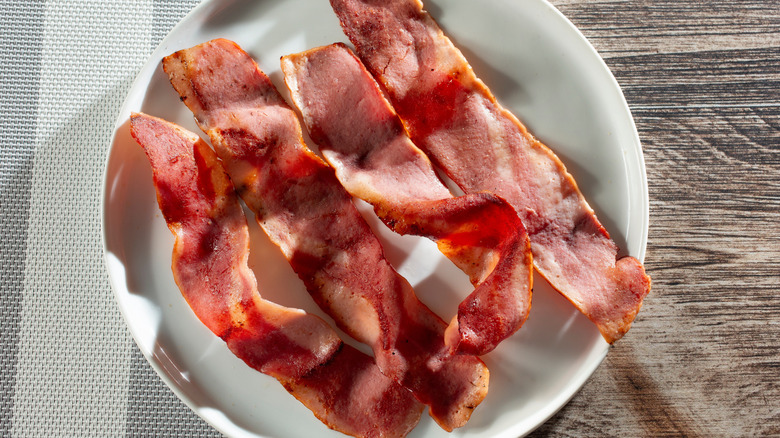 Top-view of cooked turkey bacon