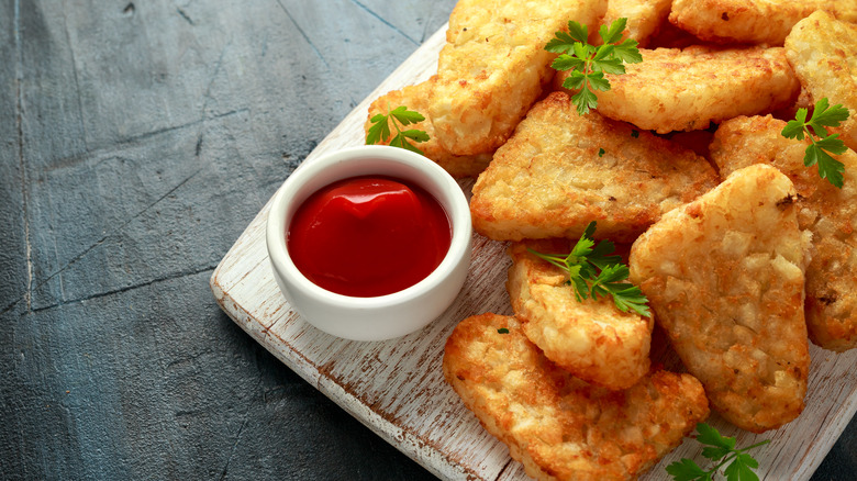 hash browns with ketchup