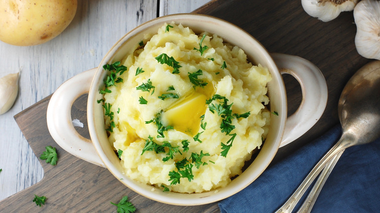 Mashed potatoes with herbs