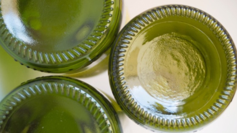 ridges on the bottom of glass bottles