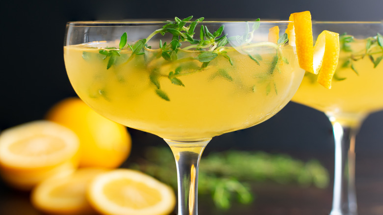 Bee's Knees cocktail honey lemon 