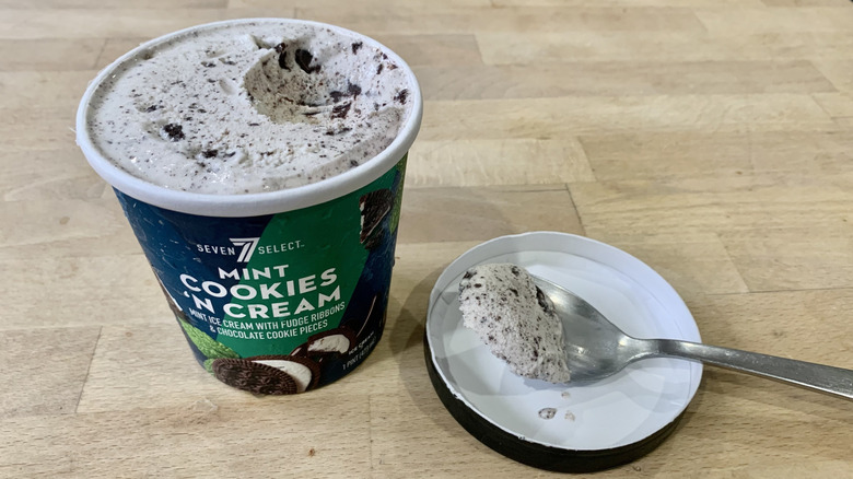 Pint of 7-Eleven's Mint Cookies 'N Cream with a spoonful next to it