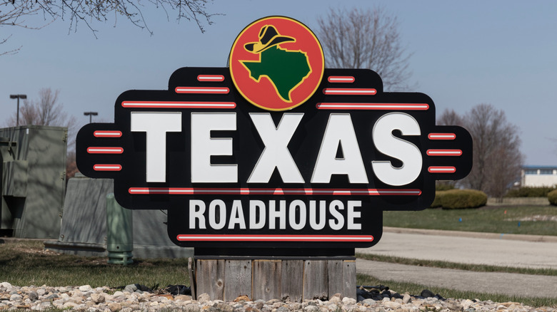 Texas Roadhouse sign