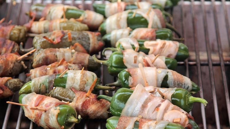 bacon wrapped jalapeño poppers on the grill