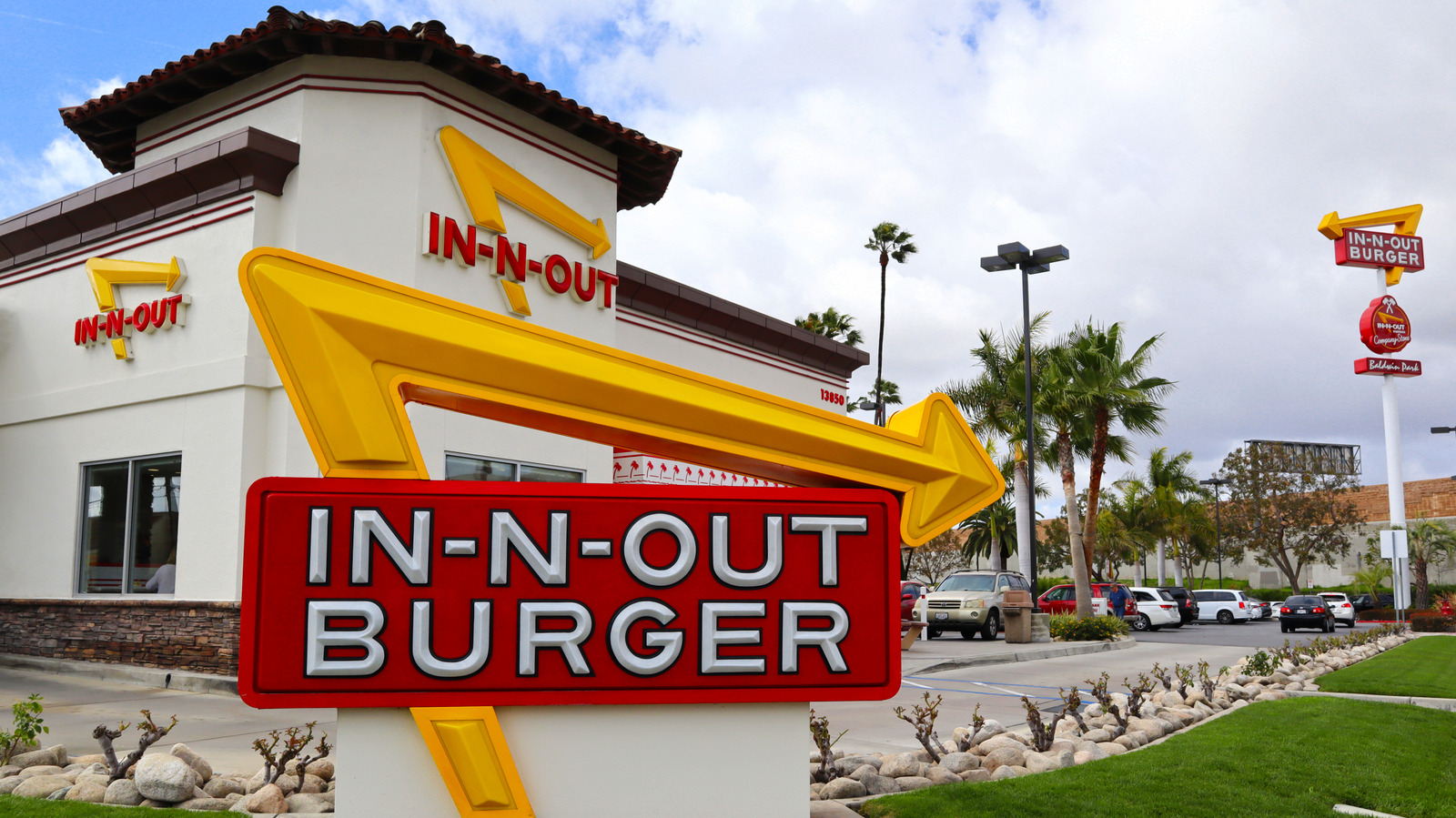 The In-N-Out Secret Menu Order That Turns Fries Into A Whole Meal