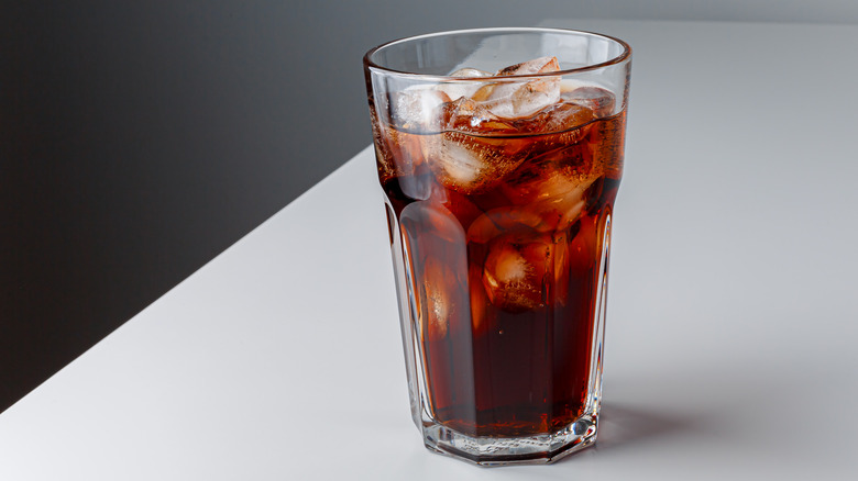 glass of cola with ice