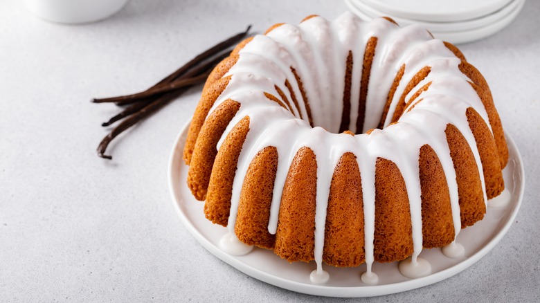 Vanilla bundt cake with vanilla beans and frosting