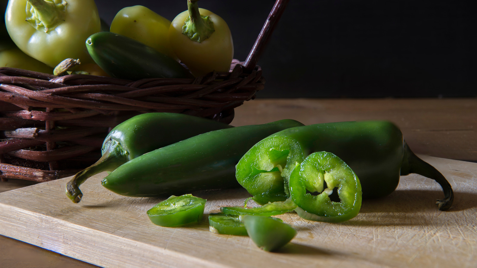 The Jalapeño Cutting Tip To Prevent Pepper Oil From Burning Your Skin