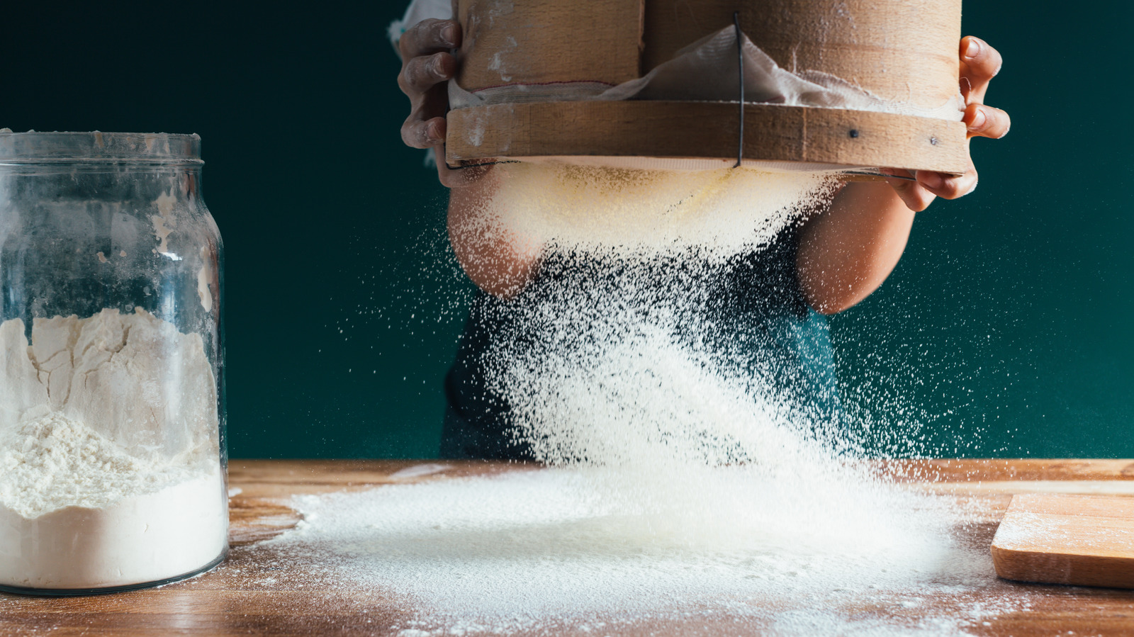The Jar Hack For Sifting Flour Without Making A Mess On Your Countertops