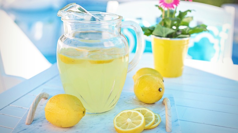 pitcher of lemonade with lemons