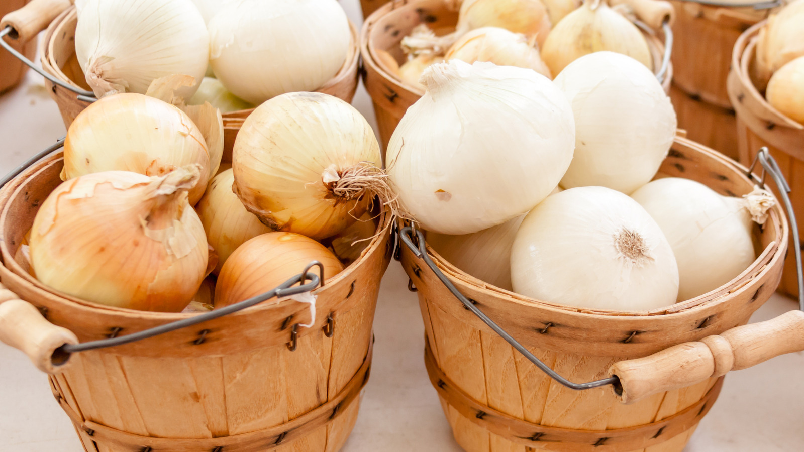 The Key Difference Between White And Yellow Onions When You Cook Them - Tasting Table