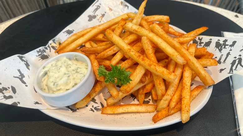french fries and aioli