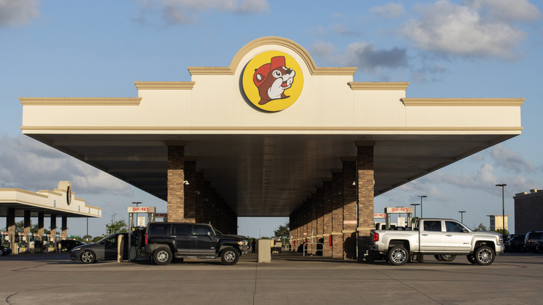 Buc-Ee's gas station exterior