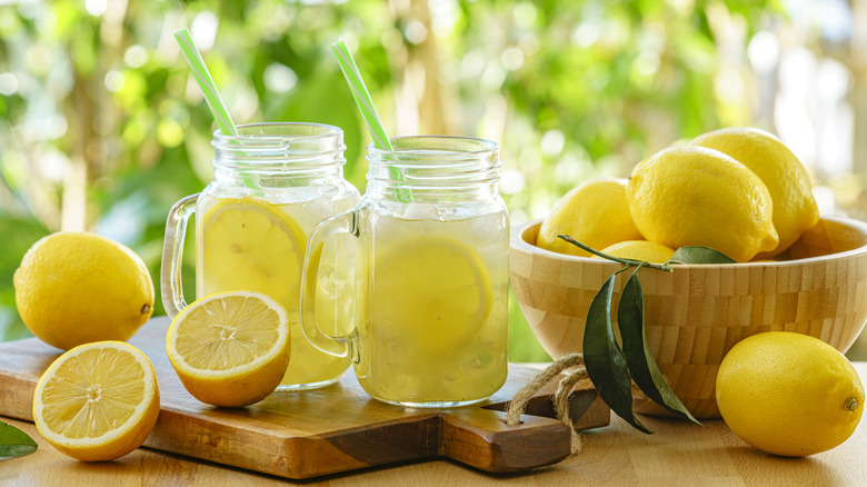 homemade lemon drinks