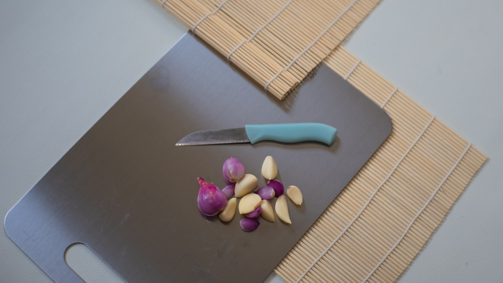The Major Downside Of Using A Stainless Steel Cutting Board - Tasting Table