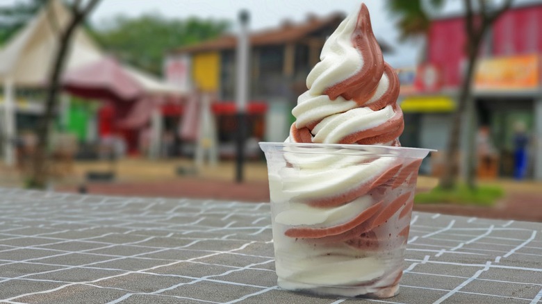 Soft-serve ice cream 