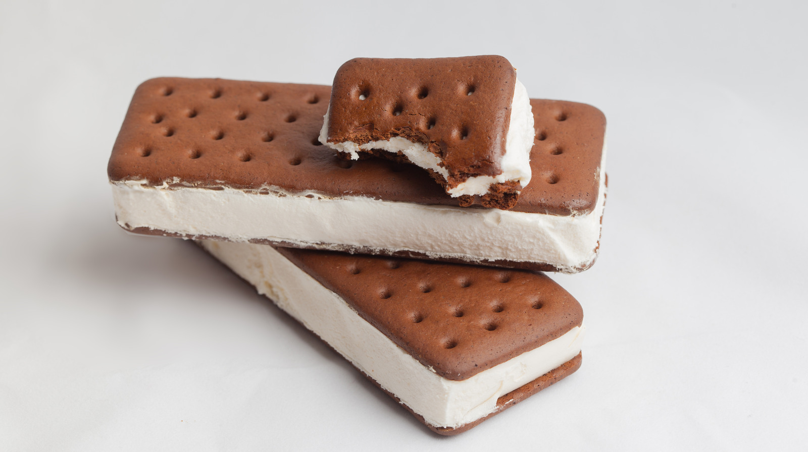How to make fake ice cream sandwiches to be used for display.