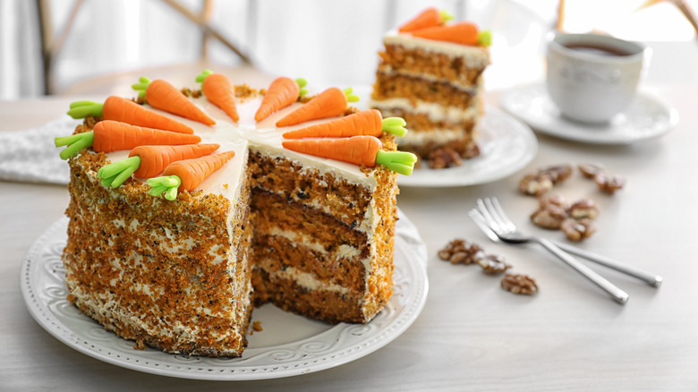 carrot cake and slice