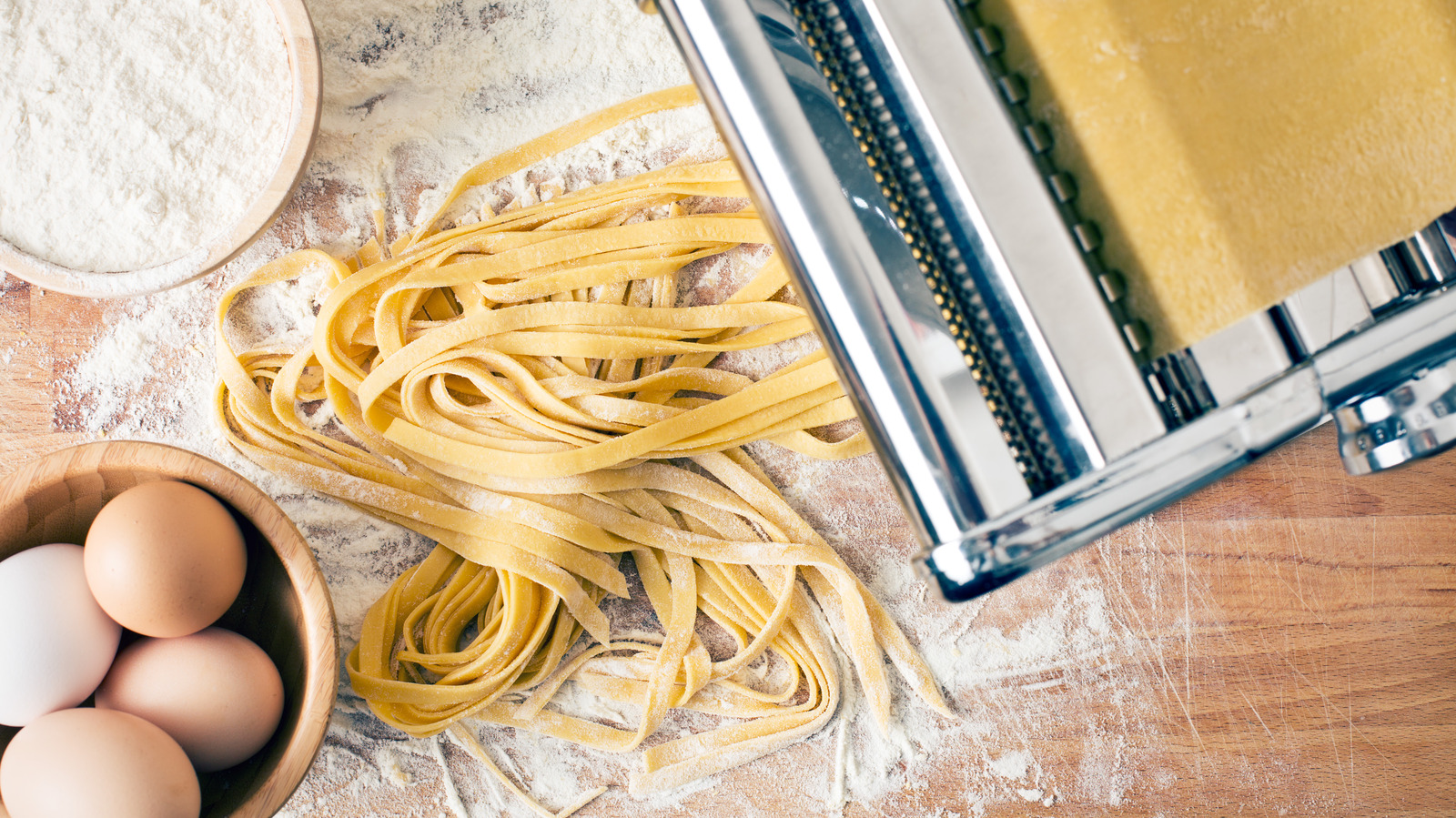 https://www.tastingtable.com/img/gallery/the-mixing-mistake-you-can-easily-fix-when-making-pasta-from-scratch/l-intro-1689101030.jpg