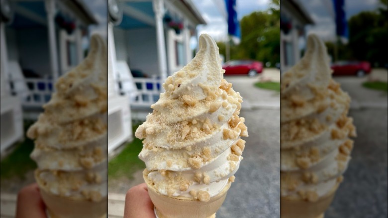 Maple creemee ice cream cone