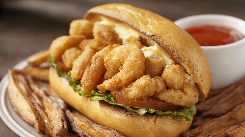 Fried shrimp po' boy