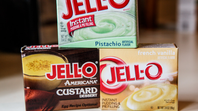 Stacked Jell-O brand instant pudding boxes