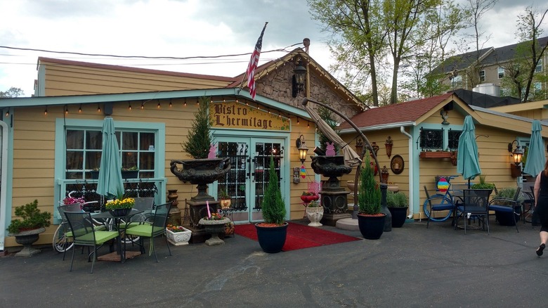 Bistro L'hermitage date night spot in Virginia exterior