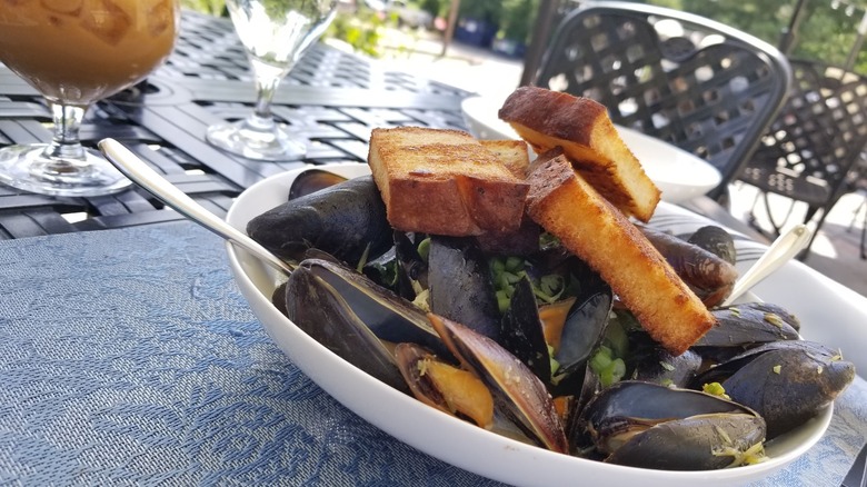 Mussels with toasted bread on top at Virginia date night spot