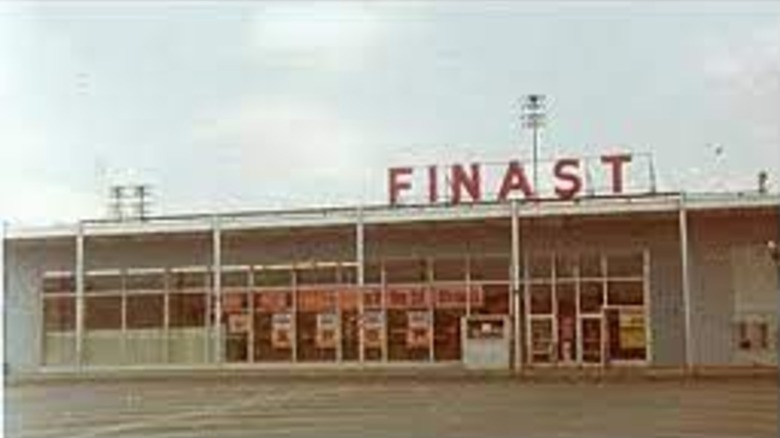 Finast grocery store exteriors