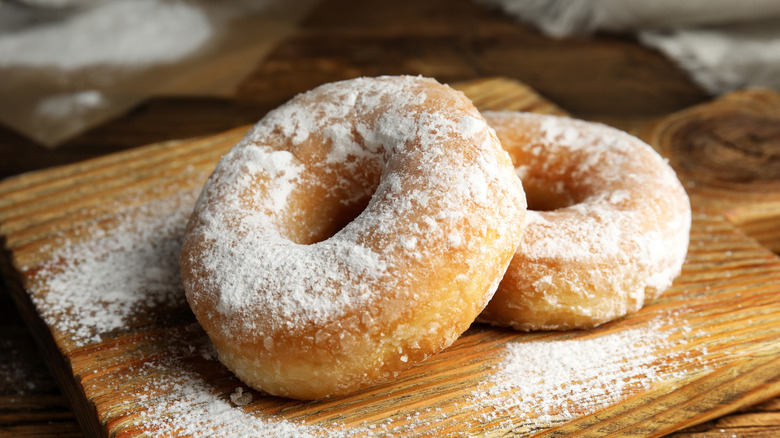 powdered sugar on donuts