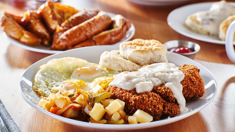 Huddle House breakfast foods