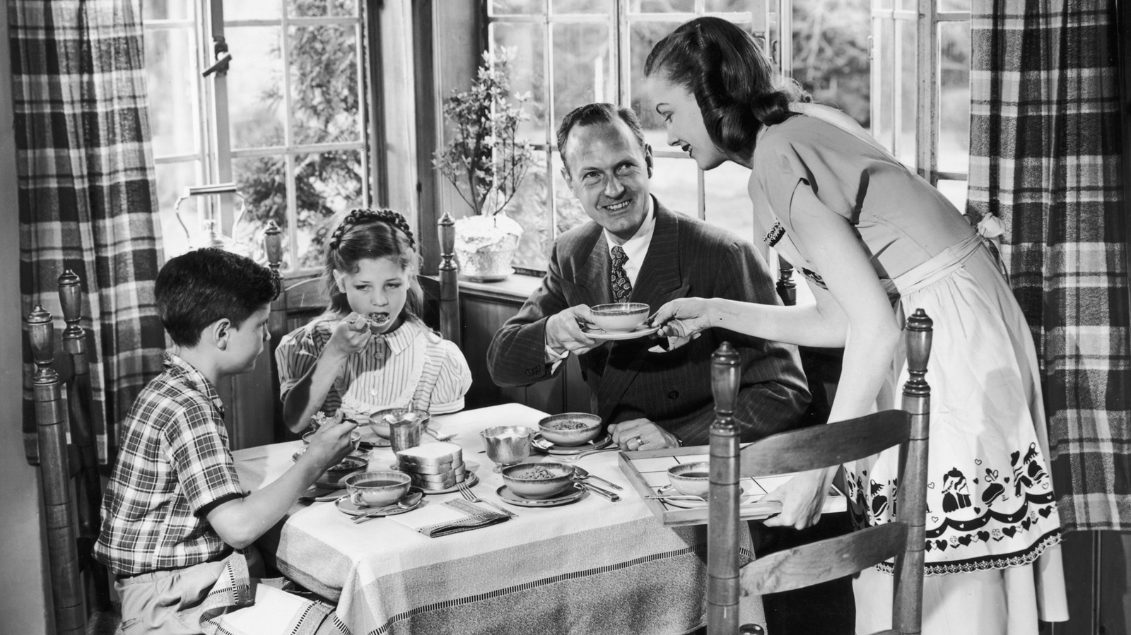 The Old-School Dining Rules Your Grandparents Actually Lived By - Tasting Table
