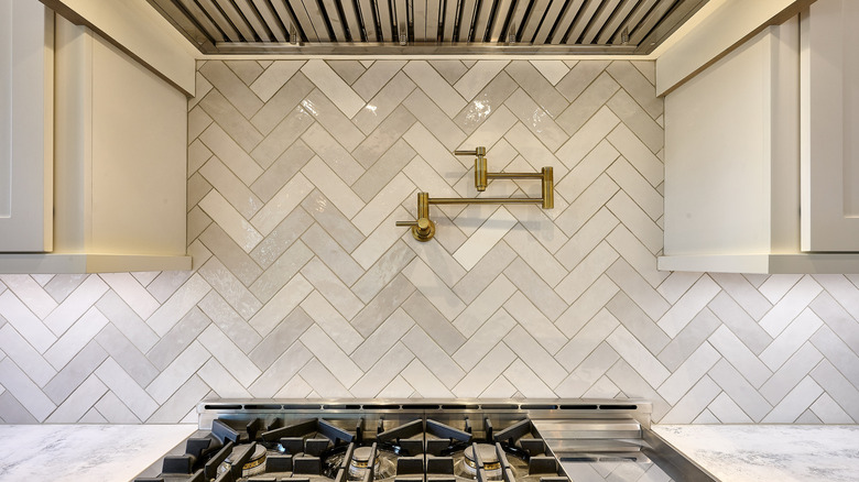 Pot filler on kitchen backsplash